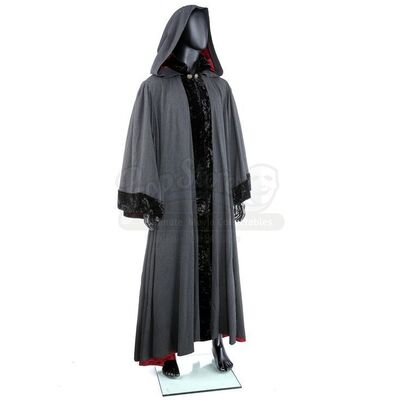THE TWILIGHT SAGA: BREAKING DAWN PART 2 (2012) - Background Volturi Cloak