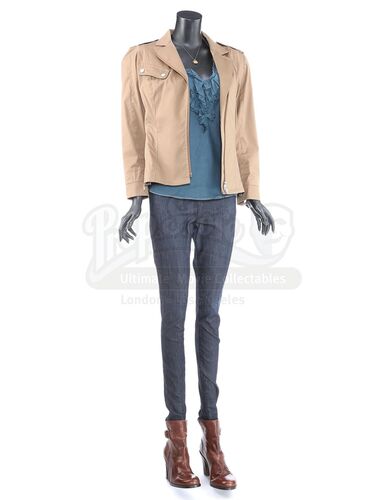 THE TWILIGHT SAGA: BREAKING DAWN PART 2 (2012) - Esme Cullen's Battle Costume