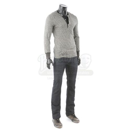 THE TWILIGHT SAGA: BREAKING DAWN PART 2 (2012) - Emmett Cullen's Stunt Meeting Vampire Bella Costume