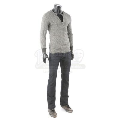 THE TWILIGHT SAGA: BREAKING DAWN PART 2 (2012) - Emmett Cullen's Stunt Meeting Vampire Bella Costume