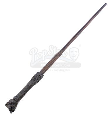 Lot # 104: HARRY POTTER AND THE DEATHLY HALLOWS: PART I (2010) - Harry Potter's Wand