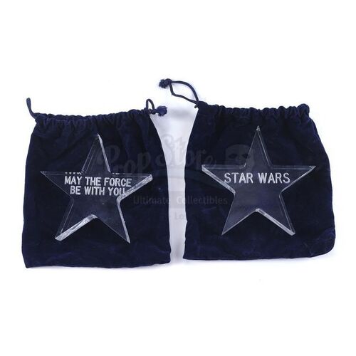 Lot # 287: STAR WARS - EP IV - A NEW HOPE (1977) - Crew Gift Acrylic Stars in Velvet Bags