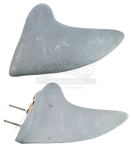 Lot # 43: Episode "Jaws Special" (2005, SP8): Unused Shark Fins