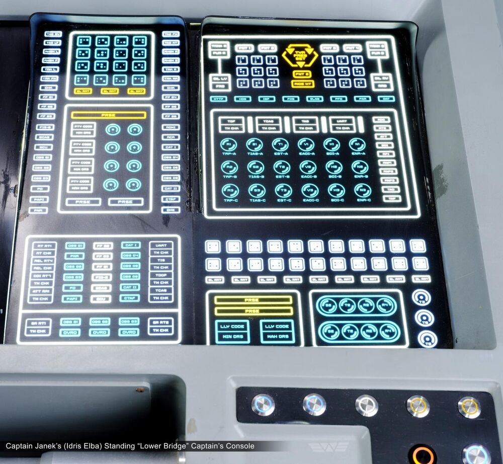 Prometheus Bridge Set Lot #276 - PROMETHEUS (2012) - Light-up Starship Prometheus Bridge Set