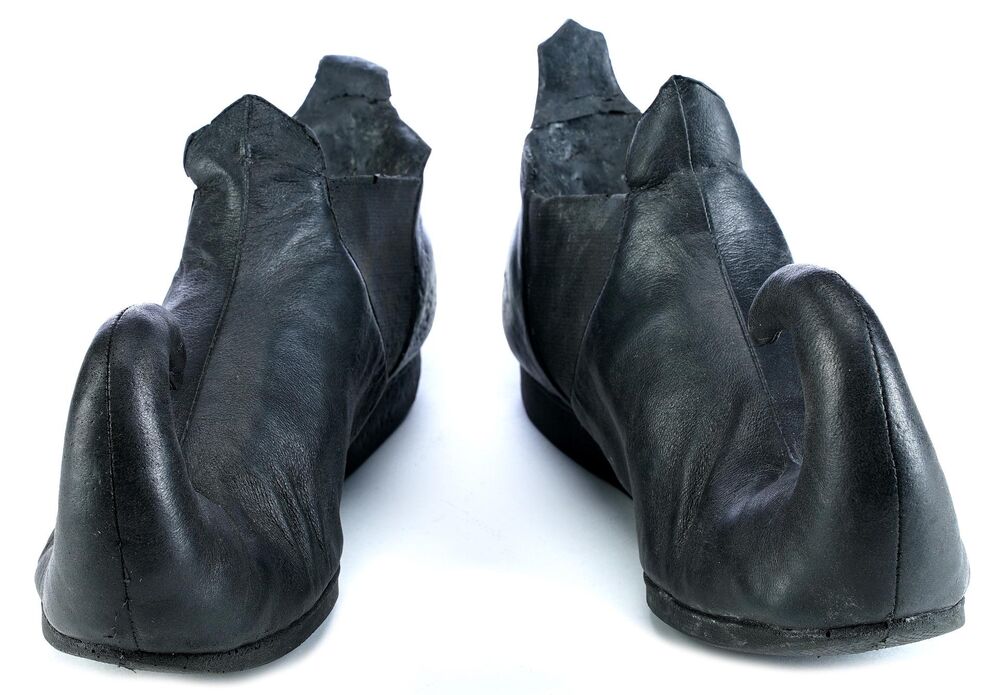 Lot #554 - ELF (2003) - Elf Shoes