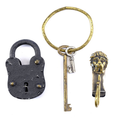 Lot #648 - HOOK (1991) - Smee's (Bob Hoskins) Belt Hook, Skeleton Keys, and Lock