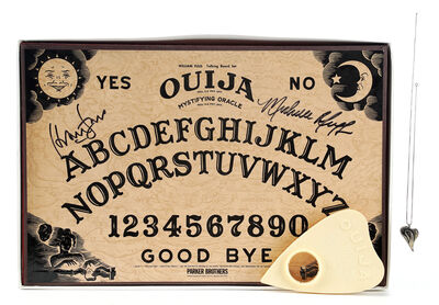 Lot #1088 - WHAT LIES BENEATH (2000) - Madison Elizabeth Frank's (Amber Valletta) Necklace with Harrison Ford and Michelle Pfeiffer-autographed Ouija Board and Photo