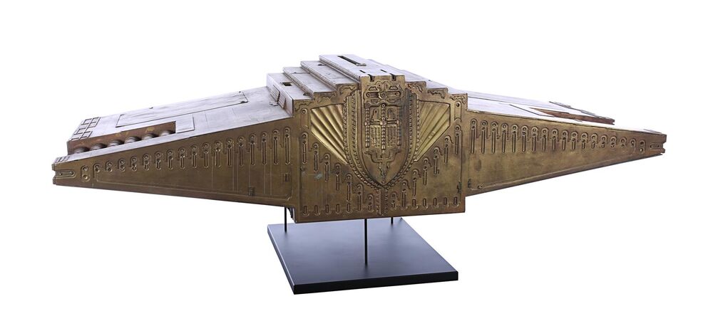 Lot #90 - DUNE (1984) - Light-up Emperor's Flagship Model