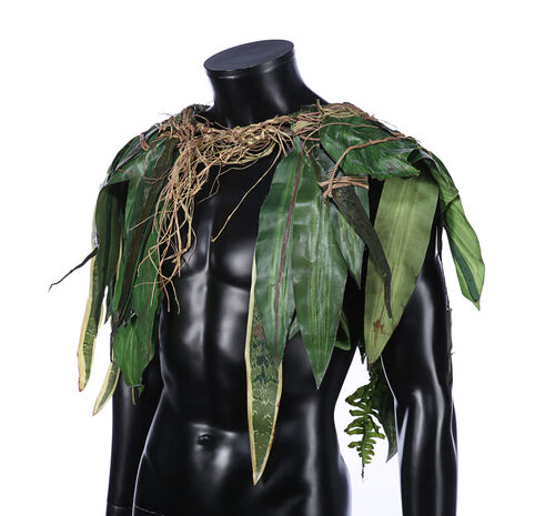 Lot #213 - JUMANJI (1995) - Alan Parrish's (Robin Williams) Screen-matched Shawl
