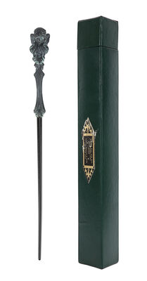 Lot #569 - FANTASTIC BEASTS: THE CRIMES OF GRINDELWALD (2018) - Wand and Wand Box Crew Gift