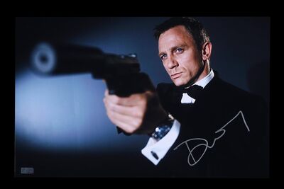 Lot #409 - JAMES BOND: CASINO ROYALE (2006) - Daniel Craig Autographed Promotional Photograph, 2006