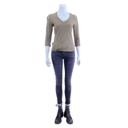 Lot # 33: Sarah Connor's Departure from T-800's House Costume