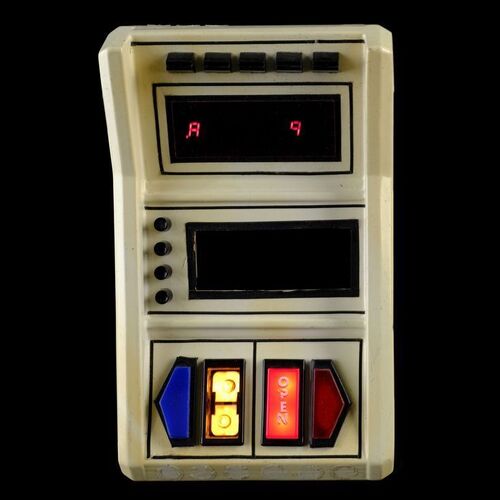 Lot # 4: Alien (1979) - Light-Up Nostromo Door Control Panel