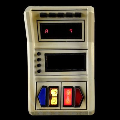 Lot # 4: Alien (1979) - Light-Up Nostromo Door Control Panel