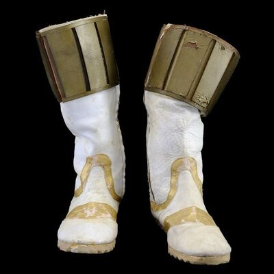 Lot # 980: Mighty Morphin' Power Rangers: The Movie (1995) - White Ranger Boots