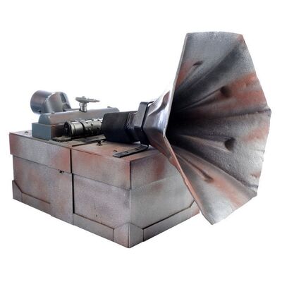 Lot # 1179: Star Trek: Deep Space Nine (T.V. Series, 1995 - 1996) - Teplan Phonograph