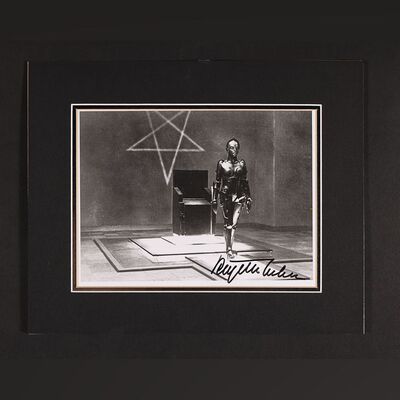 Lot #285 - METROPOLIS (1927) - Brigitte Helm Autographed Photograph