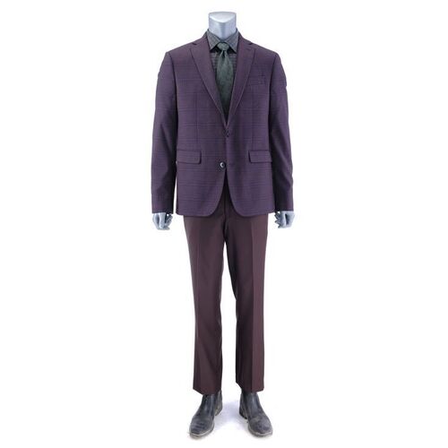 Lot # 213: Gus Fring (as played by Giancarlo Esposito) Nacho Encounter Suit