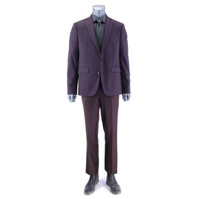 Lot # 213: Gus Fring (as played by Giancarlo Esposito) Nacho Encounter Suit
