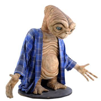 Lot # 126 : E.T. ADVENTURE - Universal Studios E.T. Display