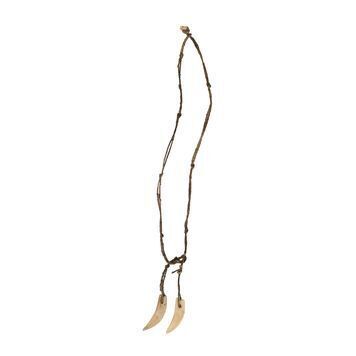 Lot # 168 : GLADIATOR (2000) - Maximus' (Russell Crowe) Tooth Necklace