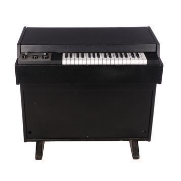 Lot # 555 : OASIS - Wonderwall Studio-used Mellotron Keyboard
