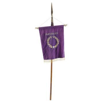 Lot # 965 : GLADIATOR (2000) - Praetorian Standard