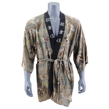 Lot # 1153 : M*A*S*H (T.V. SERIES, 1972 - 1983) - Capt. B.J. Hunnicutt's (Mike Farrell) Bathrobe with Photo