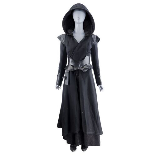 Lot # 143: Tal Shiar Zhat Vash Admonition Ritual Costume