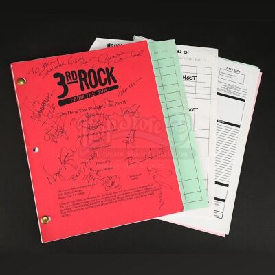 3RD ROCK FROM THE SUN (TV 1996-2001) - Main Cast-Autographed 'The Thing That Wouldn't Die Part 2' Script