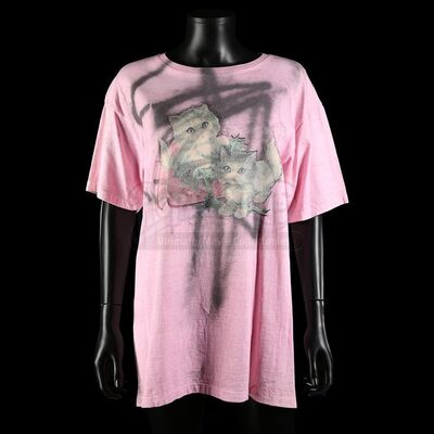 BATMAN RETURNS (1992) - Selina Kyle's (Michelle Pfeiffer) Spray-Painted T-shirt