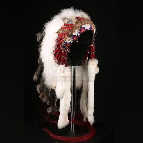 FINDING NEVERLAND (2004) - J.M. Barrie's (Johnny Depp) Native American Headdress