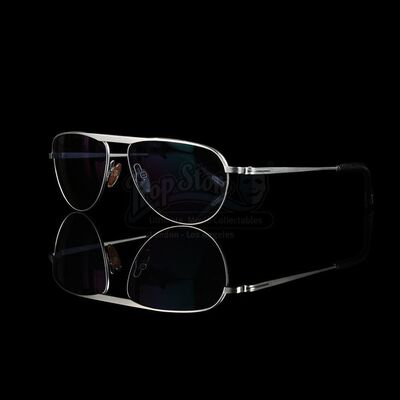JAMES BOND: QUANTUM OF SOLACE (2008) - James Bond's (Daniel Craig) Sunglasses
