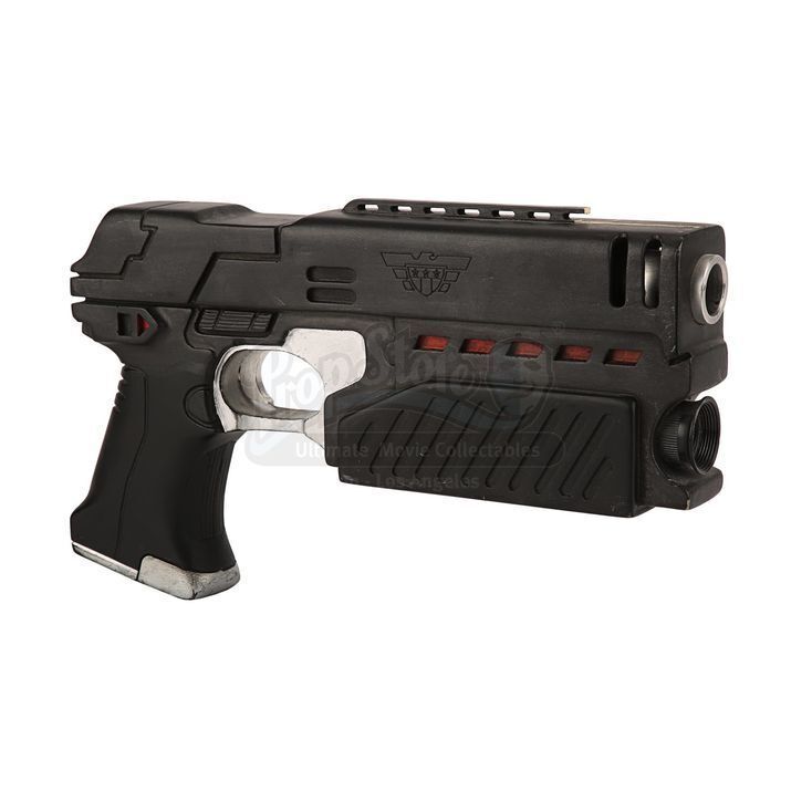 JUDGE DREDD (1995) - Stunt Lawgiver