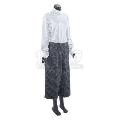 MISERY (1990) - Annie Wilkes' (Kathy Bates) Costume