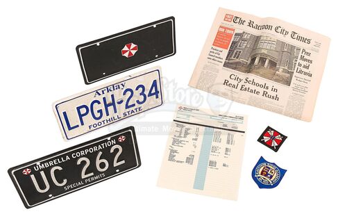 RESIDENT EVIL: APOCALYPSE (2004) - Raccoon City Prop Collection and Poster
