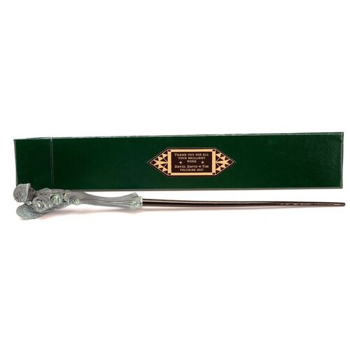 Lot # 343: FANTASTIC BEASTS: THE CRIMES OF GRINDELWALD (2018) - Wand and Wand Box Crew Gift
