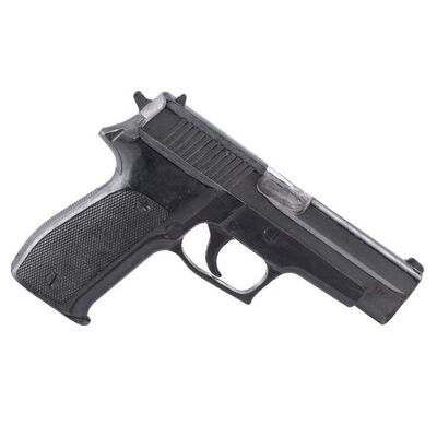 Lot # 351: HEAT (1995) - Neil McCauley's (Robert De Niro) Stunt SIG-Sauer P226