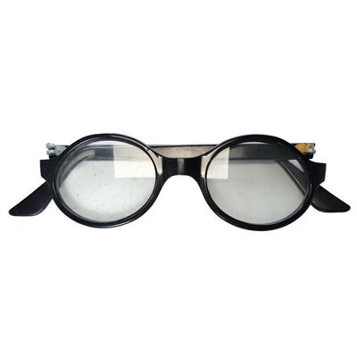 Lot # 371: HOOK (1991) - The Darlings' Oversized Glasses