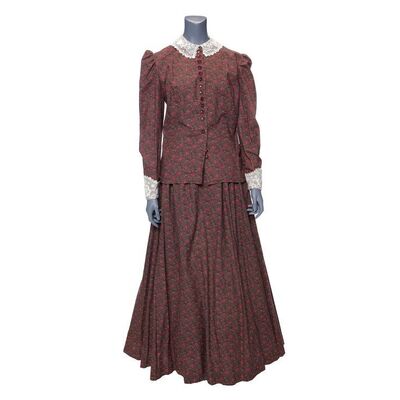 Lot # 742: STAR TREK: VOYAGER (T.V. SERIES, 1995 - 2001) - Captain Kathryn Janeway's (Kate Mulgrew) Fair Haven Costume