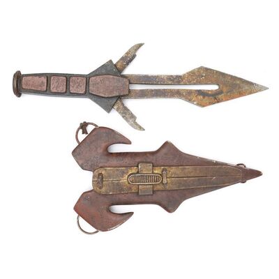 Lot # 756: STAR TREK: ENTERPRISE (T.V. SERIES, 2001 - 2005) - Klingon D'k Tahg Knife