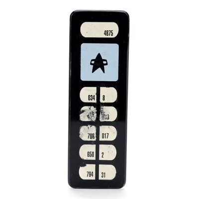 Lot # 758: STAR TREK: VOYAGER (T.V. SERIES, 1995 - 2001) - LCARS Door Control