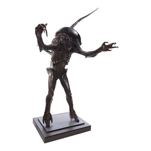 Lot #16 - Xenomorph Costume on Display ### ALIEN RESURRECTION (1997)