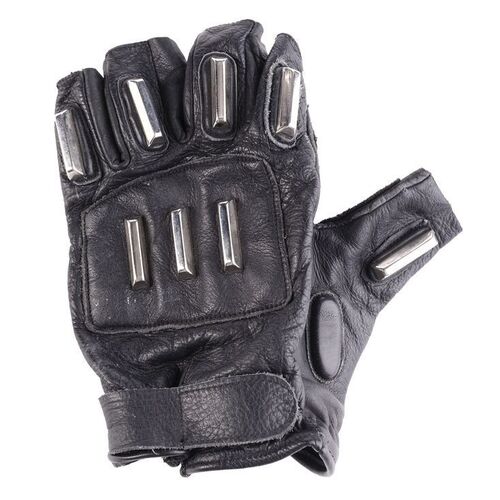 Lot #40 - Two-Face's (Tommy Lee Jones) Glove ### BATMAN FOREVER (1995)
