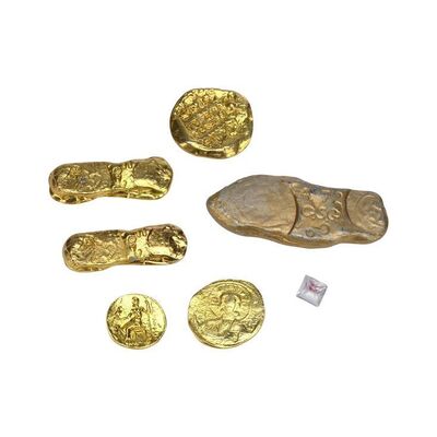 Lot #189 - Assorted One-Eyed Willy's Coins and Treasure ### GOONIES, THE (1985)