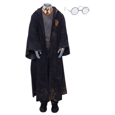 Lot #206 - Harry Potter's (Daniel Radcliffe) Distressed Costume with Glasses ### HARRY POTTER AND THE CHAMBER OF SECRETS (2002)