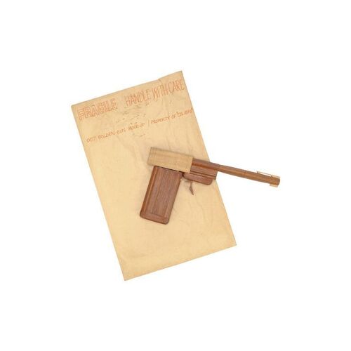 Lot #239 - Colibri-Made Wooden Golden Gun Master Model ### JAMES BOND: THE MAN WITH THE GOLDEN GUN (1974)