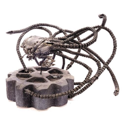 Lot #283 - Posed Sentinel VFX Reference Model Miniature on Display ### MATRIX REVOLUTIONS, THE (2003)