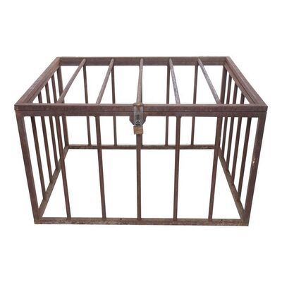 Lot #322 - The Gimp's (Stephen Hibbert) Cage ### PULP FICTION (1994)