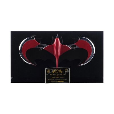 Lot #589 - Limited-Edition ICONS Robin's Throwing Bird Replica Display ### BATMAN & ROBIN (1997)